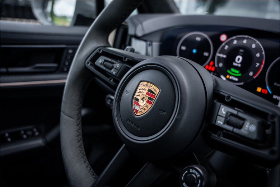Porsche Cayenne 3.0 S E-Hybrid (519pk) ** Panodak ** Sport Design ** InnoDrive ** Trekhaak ** HUD ** PDLS+ ** 4-wielsturing ** BOSE ** Surround View ** Alcantara Hemel