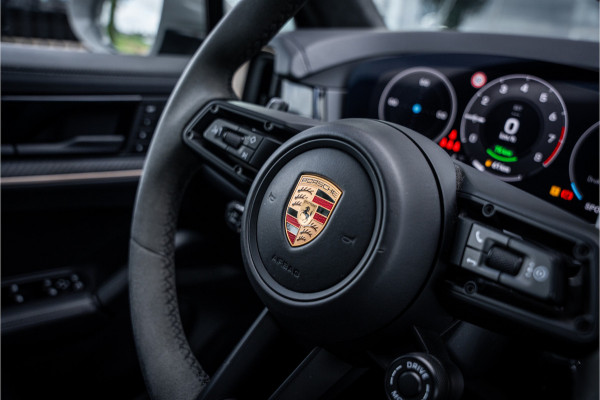 Porsche Cayenne 3.0 S E-Hybrid (519pk) ** Panodak ** Sport Design ** InnoDrive ** Trekhaak ** HUD ** PDLS+ ** 4-wielsturing ** BOSE ** Surround View ** Alcantara Hemel