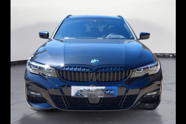 BMW 3 Serie Touring 330e xDrive M-SPORT ** LED, LEDER, PANO, TREKH HuD, ALARM, 19-inch LMV ** 1e EIG - Vol. BMW Onderh. ** ** INFORMEER OOK NAAR ONZE AANTREKKELIJKE FINANCIAL-LEASE TARIEVEN **