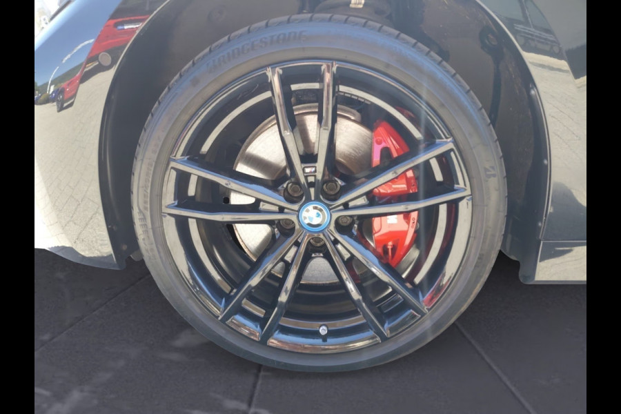 BMW 3 Serie Touring 330e xDrive M-SPORT ** LED, LEDER, PANO, TREKH HuD, ALARM, 19-inch LMV ** 1e EIG - Vol. BMW Onderh. ** ** INFORMEER OOK NAAR ONZE AANTREKKELIJKE FINANCIAL-LEASE TARIEVEN **