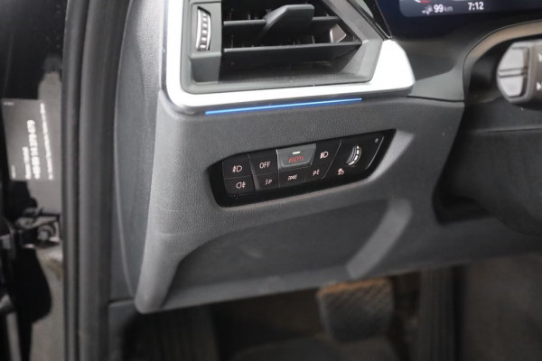 BMW 3 Serie Touring 330e xDrive M-SPORT ** LED, LEDER, PANO, TREKH HuD, ALARM, 19-inch LMV ** 1e EIG - Vol. BMW Onderh. ** ** INFORMEER OOK NAAR ONZE AANTREKKELIJKE FINANCIAL-LEASE TARIEVEN **