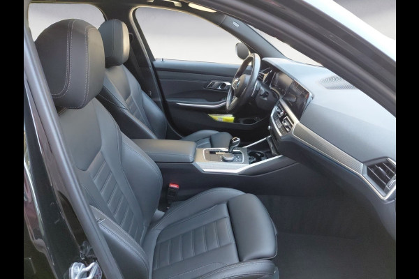 BMW 3 Serie Touring 330e xDrive M-SPORT ** LED, LEDER, PANO, TREKH HuD, ALARM, 19-inch LMV ** 1e EIG - Vol. BMW Onderh. ** ** INFORMEER OOK NAAR ONZE AANTREKKELIJKE FINANCIAL-LEASE TARIEVEN **