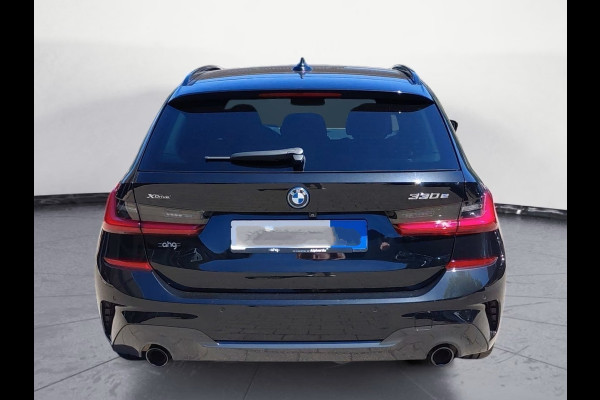 BMW 3 Serie Touring 330e xDrive M-SPORT ** LED, LEDER, PANO, TREKH HuD, ALARM, 19-inch LMV ** 1e EIG - Vol. BMW Onderh. ** ** INFORMEER OOK NAAR ONZE AANTREKKELIJKE FINANCIAL-LEASE TARIEVEN **