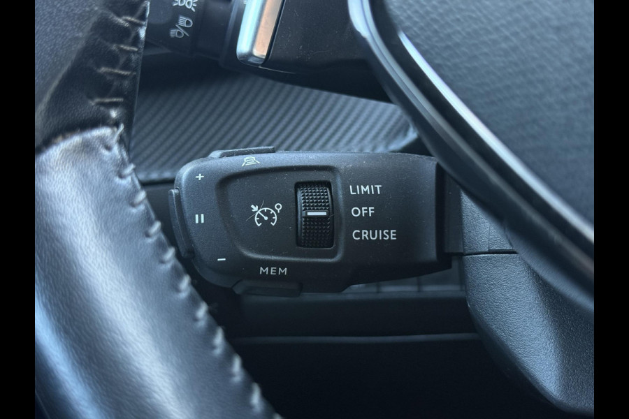 Peugeot 2008 1.2 PureTech Allure Pack 2e Eigenaar|Camera|Trekhaak|Carplay|Stoelverwarming|i- Cockpit|D-riem vv in 2025|Cruise|APK tot 07-2027