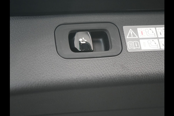 Mercedes-Benz C-Klasse Estate 300 e AMG Line PHEV 313pk Dealer O.H | Trekhaak Af Fabriek | Adaptive Cruise | Camera | Digital Light | Alcantara Sportstoelen Memory & Verwarmd | Keyless | Sfeerverlichting | Apple Carplay | Blis | DAB | 18"L.M | Plug In Hybrid