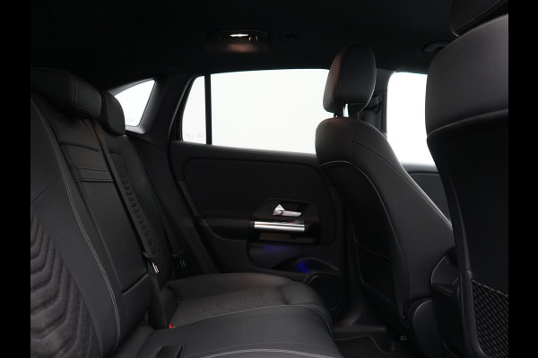 Mercedes-Benz EQA 250 Luxury Line 67 kWh 190pk Dealer O.H | Adaptive Cruise | MBUX Widescreen Navi |  Camera | Apple Carplay | Sportstoelen Verwarmd | Blis | Sfeerverlichting | DAB |  Navigatie | Virtual | 18"L.M