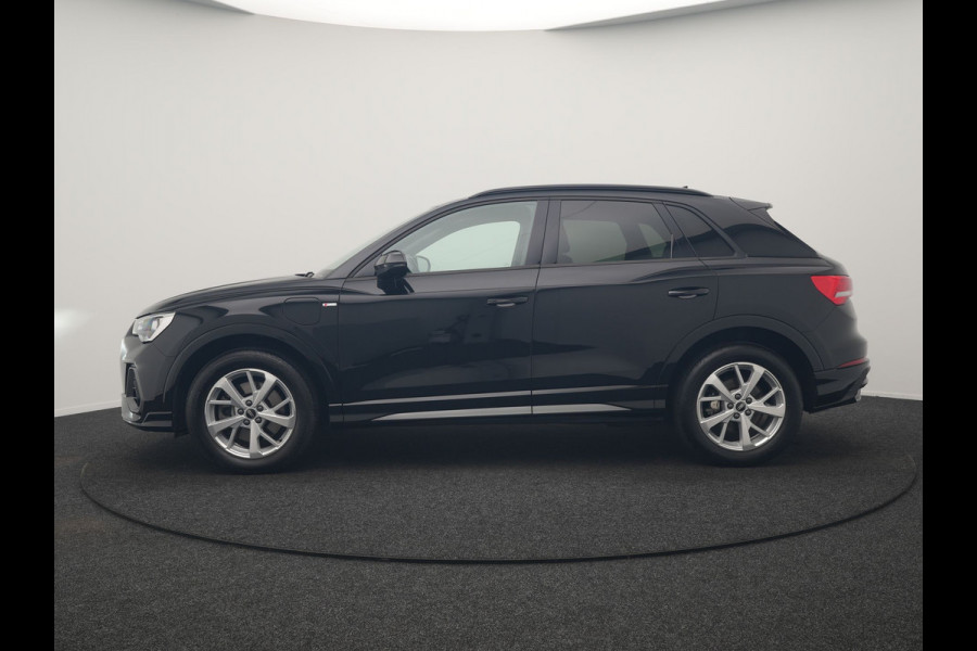 Audi Q3 45 TFSI e 2X S Line PHEV 245pk | Trekhaak Af Fabriek | Adaptive Cruise | Sportstoelen Verwarmd | Apple Carplay | Blis | DAB | Navigatie | Virtual | 18"L.M | Plug In Hybrid