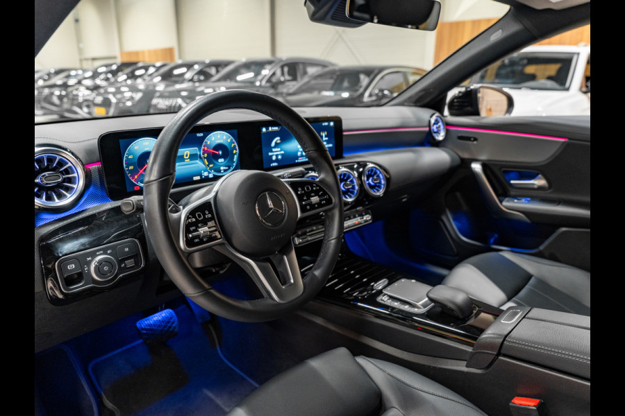 Mercedes-Benz CLA-Klasse 250 e Luxury Line, AMG 18" Velg, Voll Led, Night Pakket, Wide Screen, Ambiënte Light, Leder, PDC