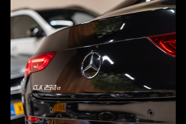 Mercedes-Benz CLA-Klasse 250 e Luxury Line, AMG 18" Velg, Voll Led, Night Pakket, Wide Screen, Ambiënte Light, Leder, PDC