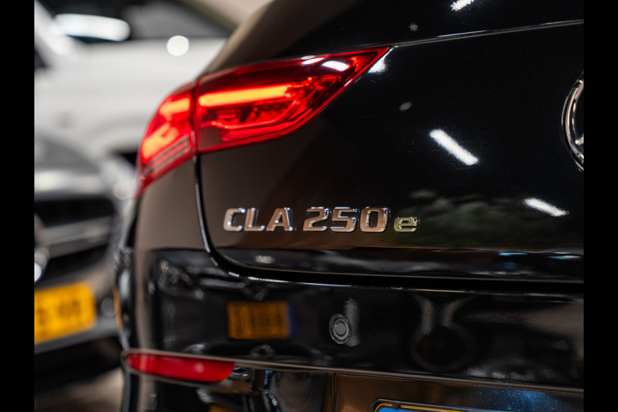 Mercedes-Benz CLA-Klasse 250 e Luxury Line, AMG 18" Velg, Voll Led, Night Pakket, Wide Screen, Ambiënte Light, Leder, PDC