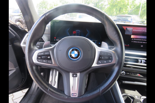 BMW 3 Serie Touring 330e M-SPORT (LCI) ** LED, PANO, TREKH, H&K SOUND, HuD, 19-inch LMV ** UNFALLFREI - Vol. BMW Onderh. ** * INFORMEER OOK NAAR ONZE AANTREKKELIJKE FINANCIAL-LEASE TARIEVEN **