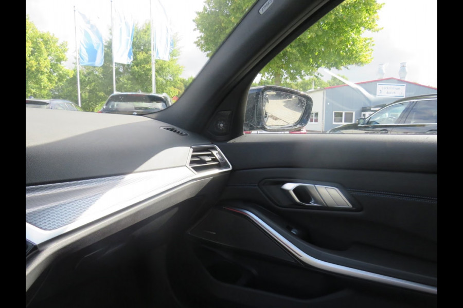 BMW 3 Serie Touring 330e M-SPORT (LCI) ** LED, PANO, TREKH, H&K SOUND, HuD, 19-inch LMV ** UNFALLFREI - Vol. BMW Onderh. ** * INFORMEER OOK NAAR ONZE AANTREKKELIJKE FINANCIAL-LEASE TARIEVEN **