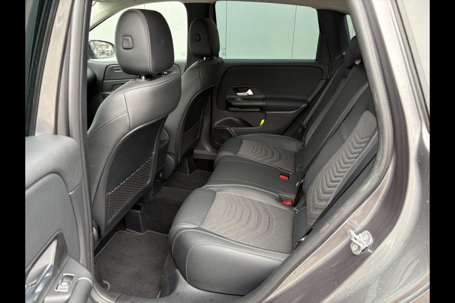 Mercedes-Benz B-Klasse 180 Automaat Mild-Hybrid Business Navigatie/Camera/Stoel-stuurverwarming