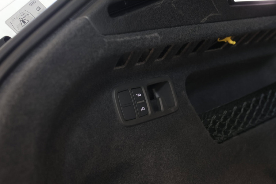 Audi Q8 55 TFSI e Quattro S-Line *Pano*RS-Stoelen*B&O*Soft-Close*360 Camera*