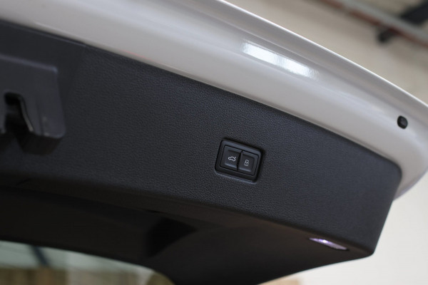 Audi Q8 55 TFSI e Quattro S-Line *Pano*RS-Stoelen*B&O*Soft-Close*360 Camera*