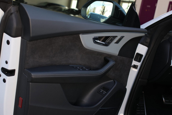 Audi Q8 55 TFSI e Quattro S-Line *Pano*RS-Stoelen*B&O*Soft-Close*360 Camera*