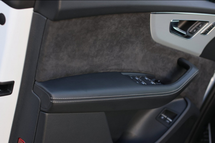 Audi Q8 55 TFSI e Quattro S-Line *Pano*RS-Stoelen*B&O*Soft-Close*360 Camera*
