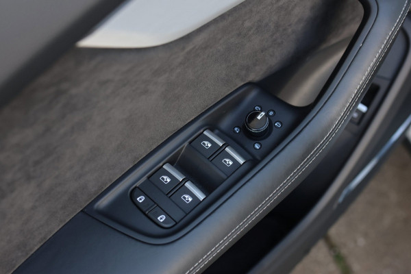 Audi Q8 55 TFSI e Quattro S-Line *Pano*RS-Stoelen*B&O*Soft-Close*360 Camera*