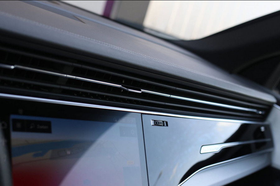 Audi Q8 55 TFSI e Quattro S-Line *Pano*RS-Stoelen*B&O*Soft-Close*360 Camera*