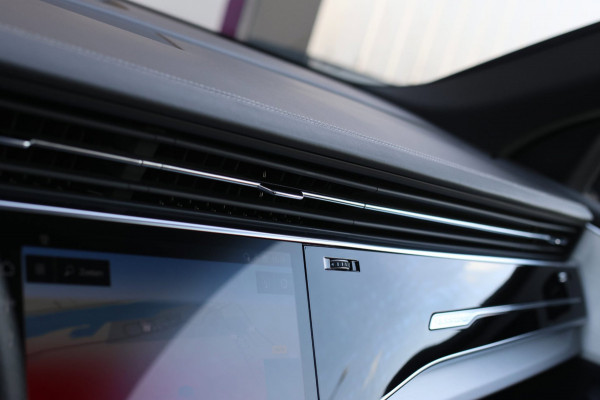 Audi Q8 55 TFSI e Quattro S-Line *Pano*RS-Stoelen*B&O*Soft-Close*360 Camera*