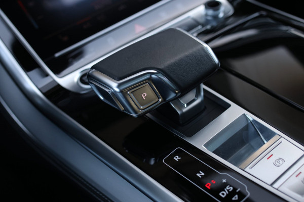 Audi Q8 55 TFSI e Quattro S-Line *Pano*RS-Stoelen*B&O*Soft-Close*360 Camera*