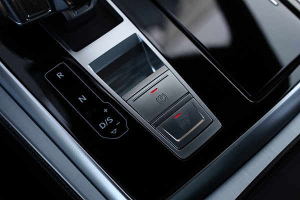Audi Q8 55 TFSI e Quattro S-Line *Pano*RS-Stoelen*B&O*Soft-Close*360 Camera*