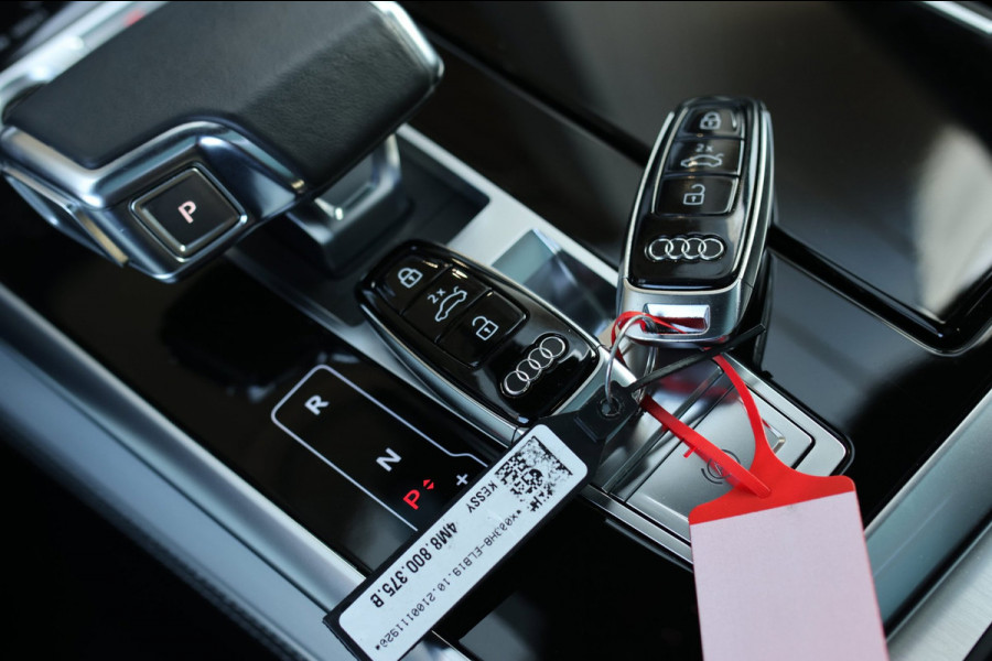 Audi Q8 55 TFSI e Quattro S-Line *Pano*RS-Stoelen*B&O*Soft-Close*360 Camera*