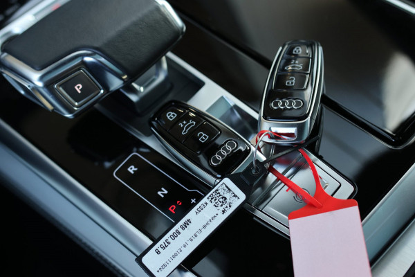 Audi Q8 55 TFSI e Quattro S-Line *Pano*RS-Stoelen*B&O*Soft-Close*360 Camera*