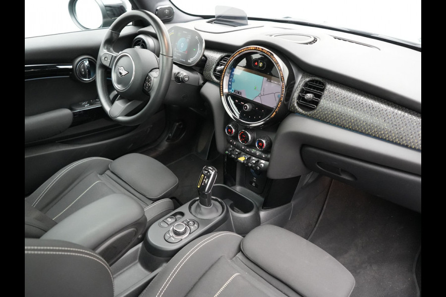 MINI Electric Cooper SE 33 kWh 184pk Dealer O.H | Panodak | Head Up | Camera | Harman / Kardon | Warmtepomp | Sportstoelen Verwarmd | Keyless | Apple Carplay | Sfeerverlichting | DAB | Virtual | Navigatie | 16"L.M |