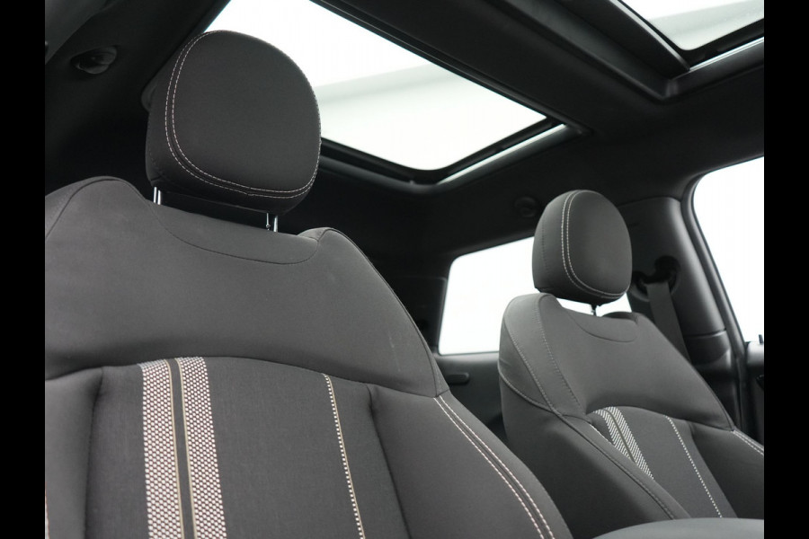 MINI Electric Cooper SE 33 kWh 184pk Dealer O.H | Panodak | Head Up | Camera | Harman / Kardon | Warmtepomp | Sportstoelen Verwarmd | Keyless | Apple Carplay | Sfeerverlichting | DAB | Virtual | Navigatie | 16"L.M |