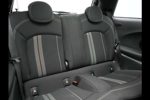 MINI Electric Cooper SE 33 kWh 184pk Dealer O.H | Panodak | Head Up | Camera | Harman / Kardon | Warmtepomp | Sportstoelen Verwarmd | Keyless | Apple Carplay | Sfeerverlichting | DAB | Virtual | Navigatie | 16"L.M |