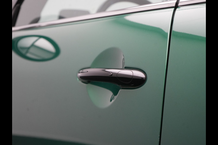 MINI Electric Cooper SE 33 kWh 184pk Dealer O.H | Panodak | Head Up | Camera | Harman / Kardon | Warmtepomp | Sportstoelen Verwarmd | Keyless | Apple Carplay | Sfeerverlichting | DAB | Virtual | Navigatie | 16"L.M |