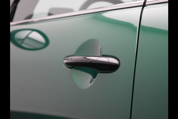 MINI Electric Cooper SE 33 kWh 184pk Dealer O.H | Panodak | Head Up | Camera | Harman / Kardon | Warmtepomp | Sportstoelen Verwarmd | Keyless | Apple Carplay | Sfeerverlichting | DAB | Virtual | Navigatie | 16"L.M |