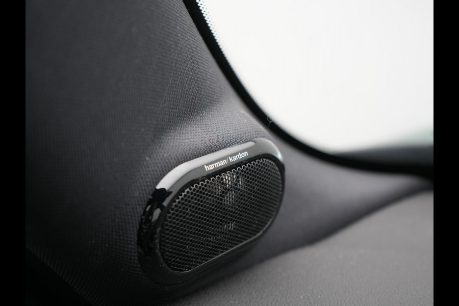 MINI Electric Cooper SE 33 kWh 184pk Dealer O.H | Panodak | Head Up | Camera | Harman / Kardon | Warmtepomp | Sportstoelen Verwarmd | Keyless | Apple Carplay | Sfeerverlichting | DAB | Virtual | Navigatie | 16"L.M |