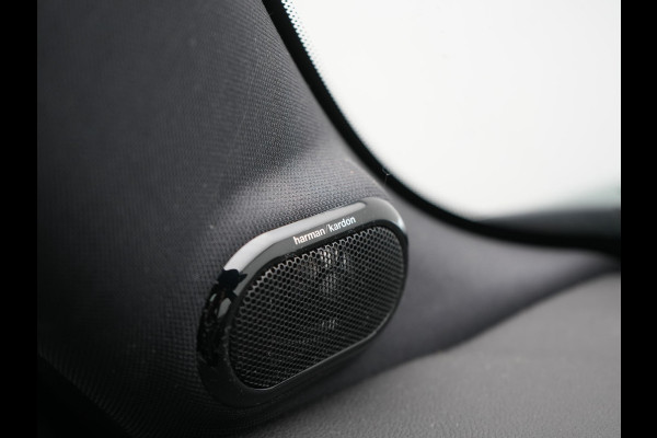 MINI Electric Cooper SE 33 kWh 184pk Dealer O.H | Panodak | Head Up | Camera | Harman / Kardon | Warmtepomp | Sportstoelen Verwarmd | Keyless | Apple Carplay | Sfeerverlichting | DAB | Virtual | Navigatie | 16"L.M |