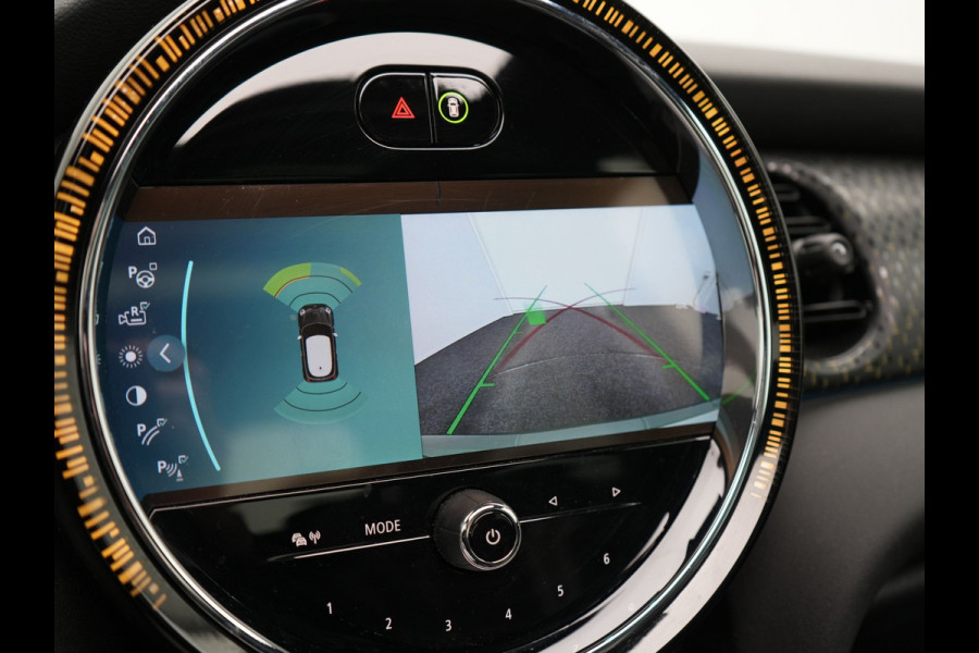 MINI Electric Cooper SE 33 kWh 184pk Dealer O.H | Panodak | Head Up | Camera | Harman / Kardon | Warmtepomp | Sportstoelen Verwarmd | Keyless | Apple Carplay | Sfeerverlichting | DAB | Virtual | Navigatie | 16"L.M |