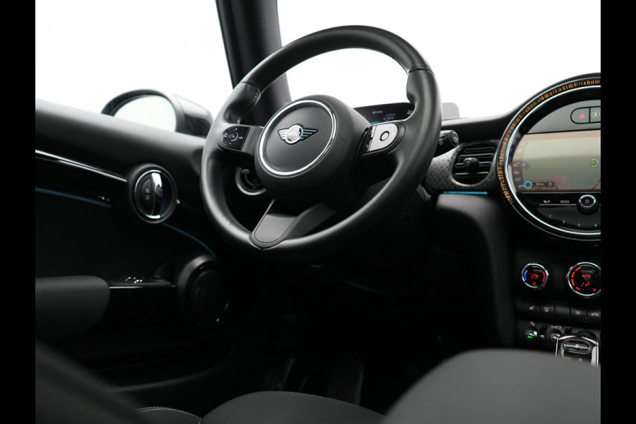 MINI Electric Cooper SE 33 kWh 184pk Dealer O.H | Panodak | Head Up | Camera | Harman / Kardon | Warmtepomp | Sportstoelen Verwarmd | Keyless | Apple Carplay | Sfeerverlichting | DAB | Virtual | Navigatie | 16"L.M |