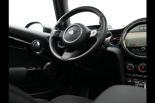 MINI Electric Cooper SE 33 kWh 184pk Dealer O.H | Panodak | Head Up | Camera | Harman / Kardon | Warmtepomp | Sportstoelen Verwarmd | Keyless | Apple Carplay | Sfeerverlichting | DAB | Virtual | Navigatie | 16"L.M |