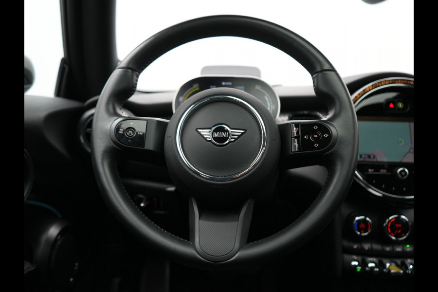 MINI Electric Cooper SE 33 kWh 184pk Dealer O.H | Panodak | Head Up | Camera | Harman / Kardon | Warmtepomp | Sportstoelen Verwarmd | Keyless | Apple Carplay | Sfeerverlichting | DAB | Virtual | Navigatie | 16"L.M |