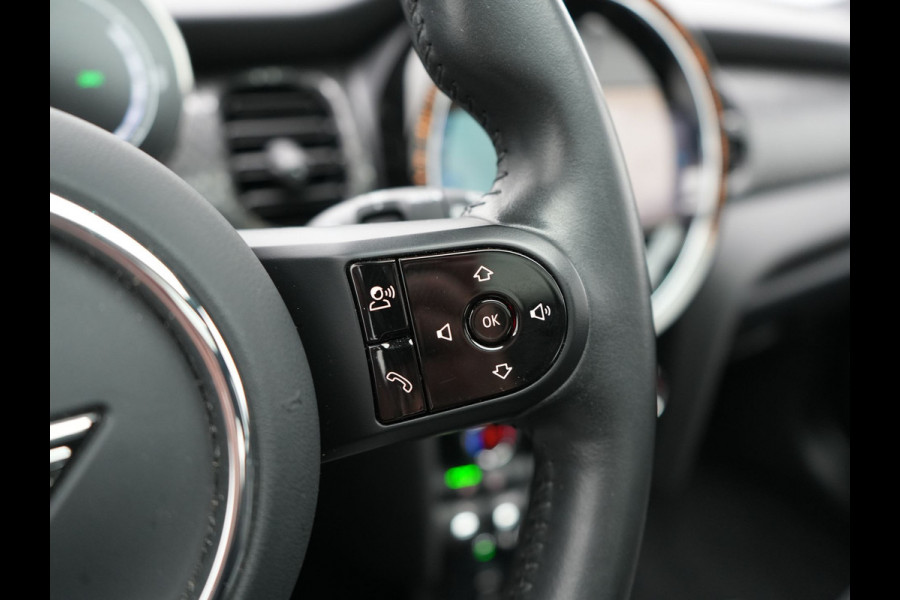 MINI Electric Cooper SE 33 kWh 184pk Dealer O.H | Panodak | Head Up | Camera | Harman / Kardon | Warmtepomp | Sportstoelen Verwarmd | Keyless | Apple Carplay | Sfeerverlichting | DAB | Virtual | Navigatie | 16"L.M |