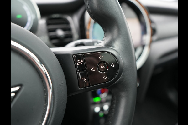MINI Electric Cooper SE 33 kWh 184pk Dealer O.H | Panodak | Head Up | Camera | Harman / Kardon | Warmtepomp | Sportstoelen Verwarmd | Keyless | Apple Carplay | Sfeerverlichting | DAB | Virtual | Navigatie | 16"L.M |