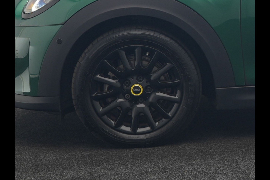 MINI Electric Cooper SE 33 kWh 184pk Dealer O.H | Panodak | Head Up | Camera | Harman / Kardon | Warmtepomp | Sportstoelen Verwarmd | Keyless | Apple Carplay | Sfeerverlichting | DAB | Virtual | Navigatie | 16"L.M |