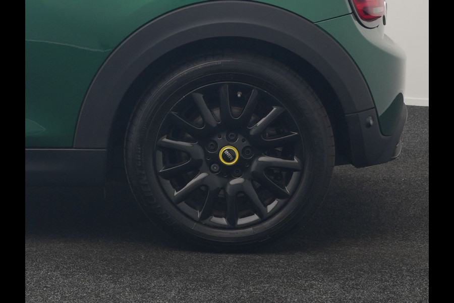 MINI Electric Cooper SE 33 kWh 184pk Dealer O.H | Panodak | Head Up | Camera | Harman / Kardon | Warmtepomp | Sportstoelen Verwarmd | Keyless | Apple Carplay | Sfeerverlichting | DAB | Virtual | Navigatie | 16"L.M |