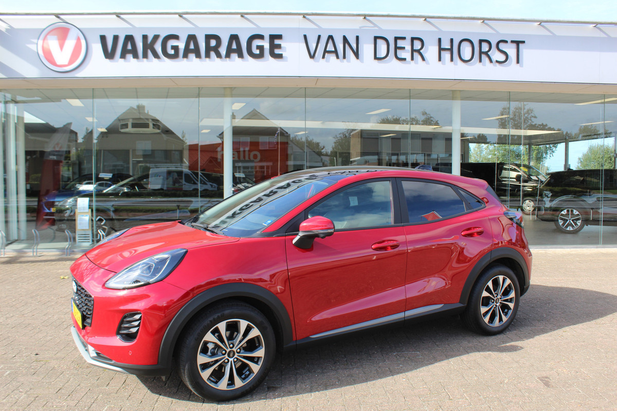 Ford Puma 1.0-125pk EcoBoost Mild-Hybrid Titanium. Fabr. garantie t/m 21-09-2029 ! Elektr. pano-dak, stoel-, stuur- en voorraamverw., 360gr. camera, adaptieve cruise cntrl, side- en lane assist, parkeersensoren v+a, metallic lak, LM wielen.