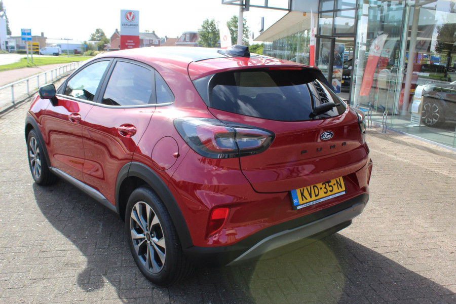Ford Puma 1.0-125pk EcoBoost Mild-Hybrid Titanium. Fabr. garantie t/m 21-09-2029 ! Elektr. pano-dak, stoel-, stuur- en voorraamverw., 360gr. camera, adaptieve cruise cntrl, side- en lane assist, parkeersensoren v+a, metallic lak, LM wielen.