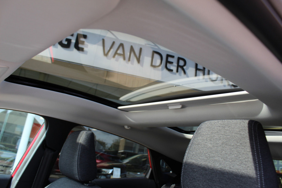 Ford Puma 1.0-125pk EcoBoost Mild-Hybrid Titanium. Fabr. garantie t/m 21-09-2029 ! Elektr. pano-dak, stoel-, stuur- en voorraamverw., 360gr. camera, adaptieve cruise cntrl, side- en lane assist, parkeersensoren v+a, metallic lak, LM wielen.