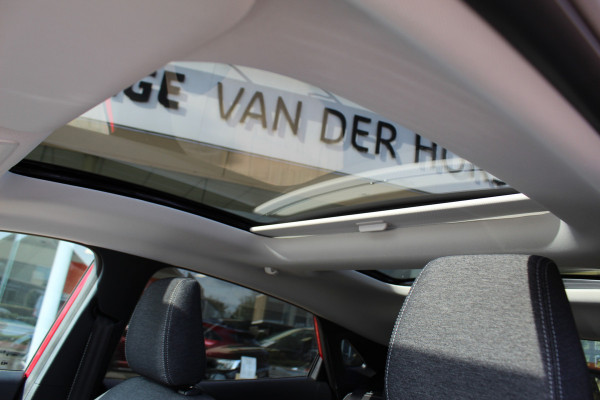 Ford Puma 1.0-125pk EcoBoost Mild-Hybrid Titanium. Fabr. garantie t/m 21-09-2029 ! Elektr. pano-dak, stoel-, stuur- en voorraamverw., 360gr. camera, adaptieve cruise cntrl, side- en lane assist, parkeersensoren v+a, metallic lak, LM wielen.