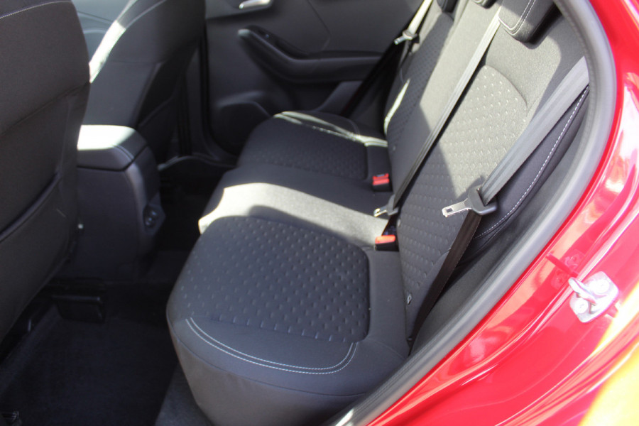 Ford Puma 1.0-125pk EcoBoost Mild-Hybrid Titanium. Fabr. garantie t/m 21-09-2029 ! Elektr. pano-dak, stoel-, stuur- en voorraamverw., 360gr. camera, adaptieve cruise cntrl, side- en lane assist, parkeersensoren v+a, metallic lak, LM wielen.