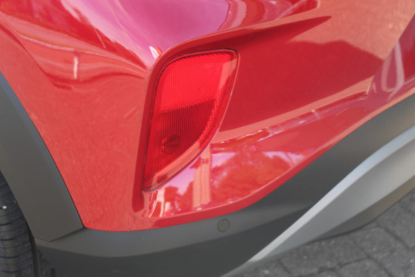 Ford Puma 1.0-125pk EcoBoost Mild-Hybrid Titanium. Fabr. garantie t/m 21-09-2029 ! Elektr. pano-dak, stoel-, stuur- en voorraamverw., 360gr. camera, adaptieve cruise cntrl, side- en lane assist, parkeersensoren v+a, metallic lak, LM wielen.