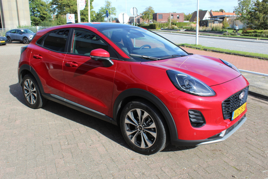 Ford Puma 1.0-125pk EcoBoost Mild-Hybrid Titanium. Fabr. garantie t/m 21-09-2029 ! Elektr. pano-dak, stoel-, stuur- en voorraamverw., 360gr. camera, adaptieve cruise cntrl, side- en lane assist, parkeersensoren v+a, metallic lak, LM wielen.